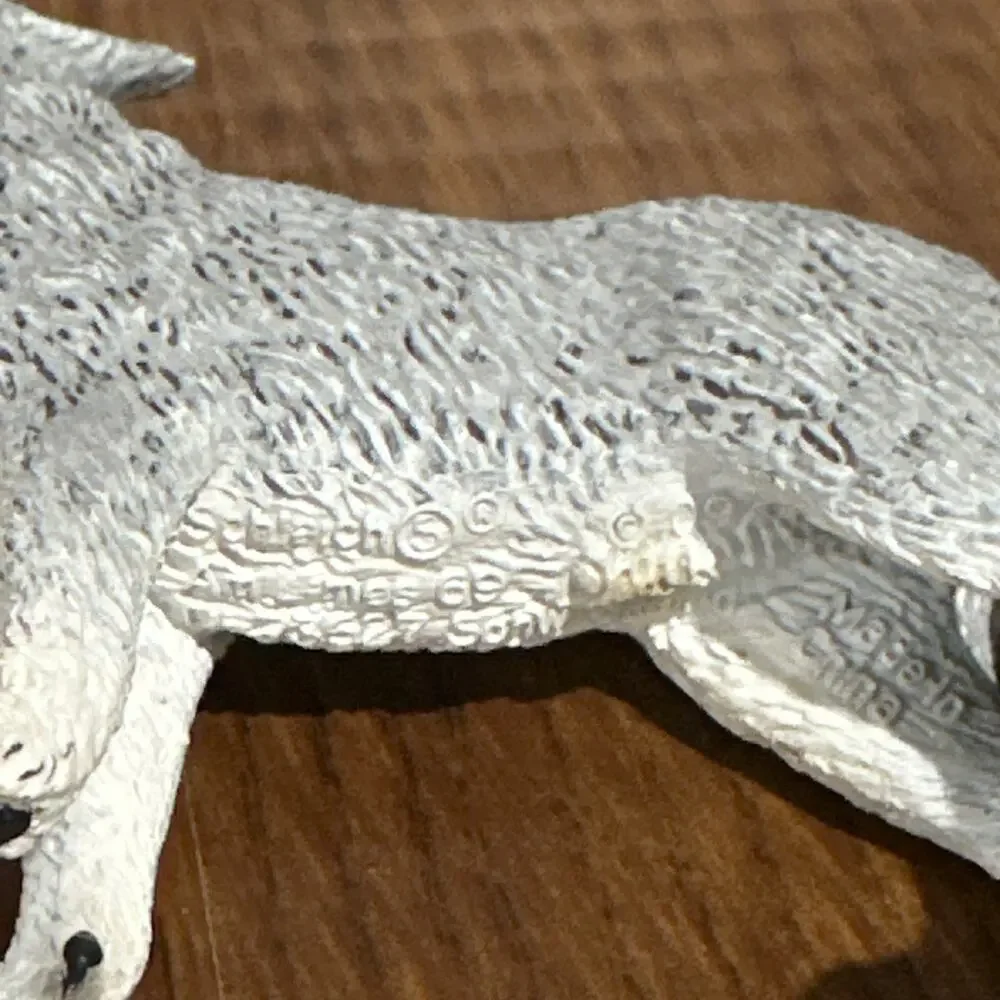 2009 Schleich howling wolf figure